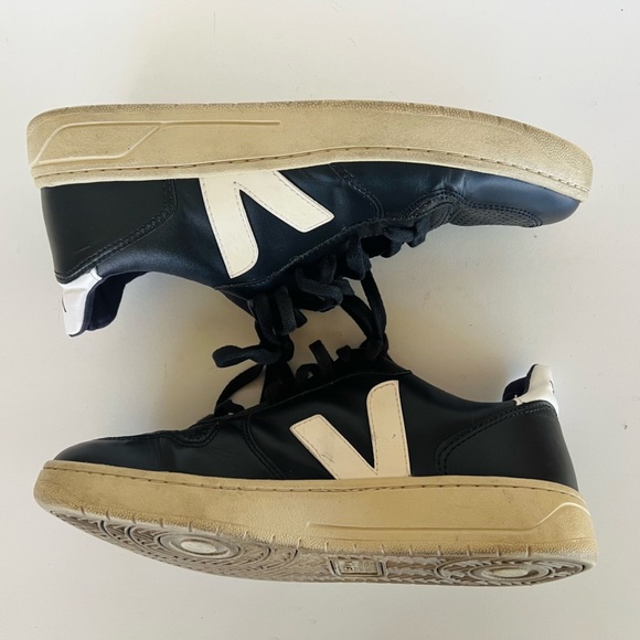 Veja V-10 Black Leather Sneakers, size 41 - Picture 6 of 13
